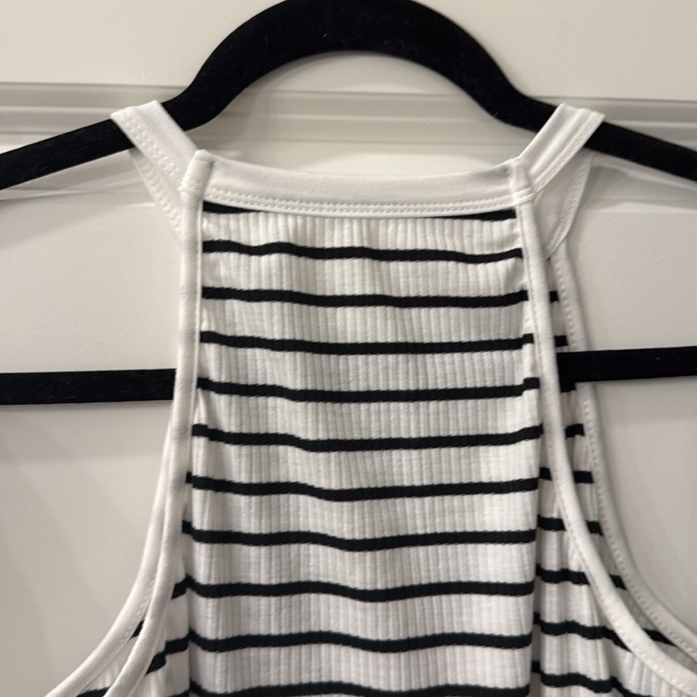 Black-and-white striped body con dress - Picture 6 of 6